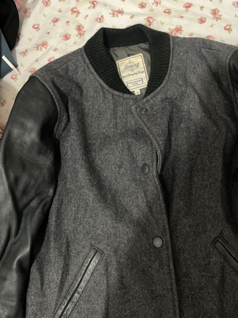 Leather jacket Black Gray (Category: Coats, Jackets and Outerwear) located in Legazpi City. Submitted by closetdeclutters111 (Listing ID 1466309820, Image 2). Description: size small.