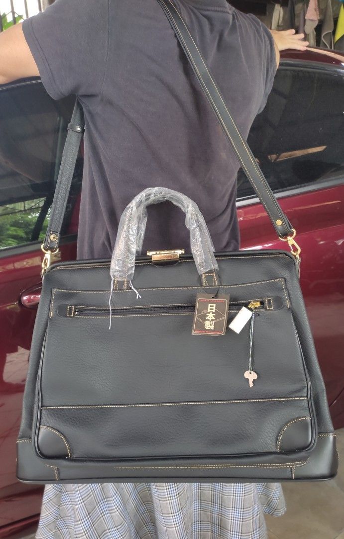 Leather office bag (Category: Tote Bags) located in Cainta. Submitted by allauthenticbymj (Listing ID 1466172800, Image 1). Description: Leather office bag 2way(shoulder to sling) With lock and key Spacious with wide front outer zippered pocket L19"/H13"/W7.5" Price:2,500 ***buyer shoulders sf LOCATION: CAINTA Courier choices and MOP Gogo express (cod option) LBC (pay sf first-- cop for the item's amount) J&t (gcash payment) Lalamove for same day