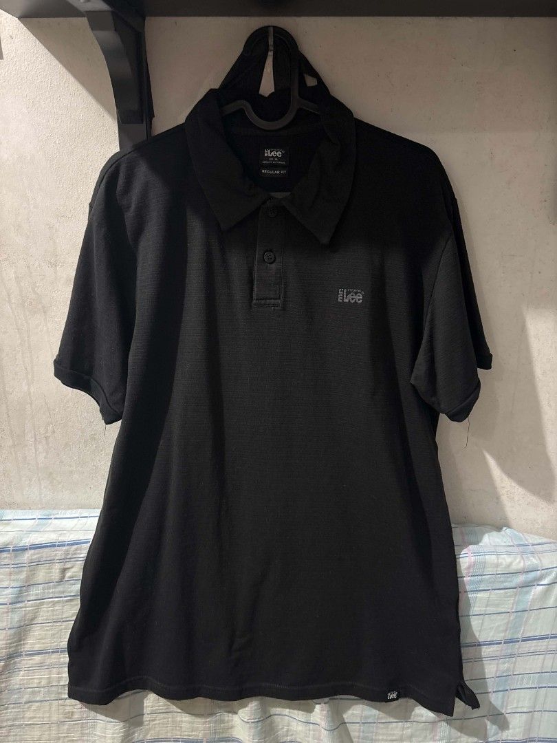 Lee Polo Shirt (Category: Tshirts & Polo Shirts ) located in Makati City. Submitted by sibuebfuv2012 (Listing ID 1466270302, Image 1). Description: Lee Polo Shirt Size: XL MOP: Gcash MOD: Lalamove or Pick Up No cancellation On-Hand & Ready to ship.