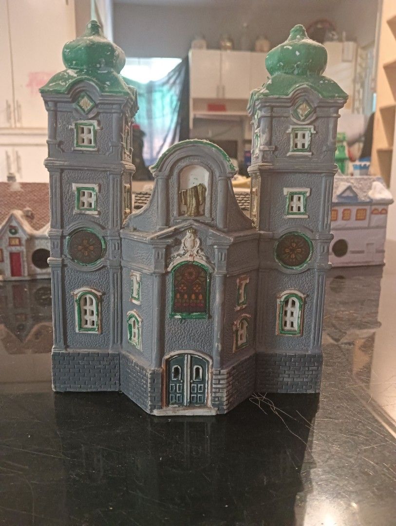 Lemax 1995 Cathedral Church (Category: Looking For) located in Manila. Submitted by oddrabbit_571255 (Listing ID 1466198599, Image 1). Description: .
