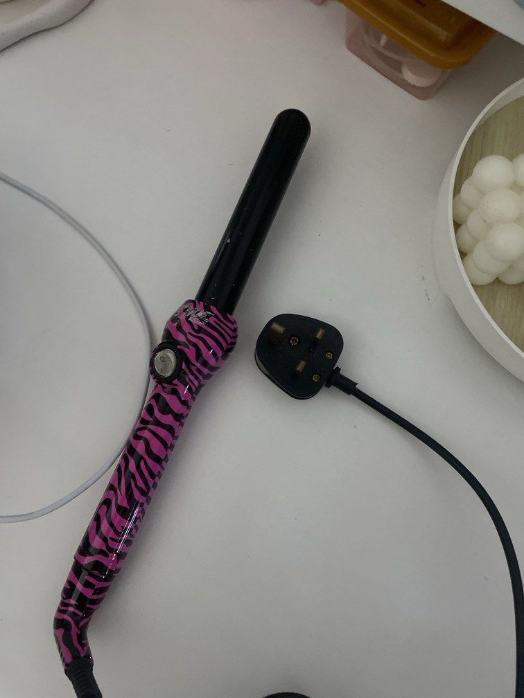 Leopard hair curler (Category: Hair Accessories) located in Bacolor. Submitted by louiviellefinds (Listing ID 1466220076, Image 2). Description: Bought in Dubai.