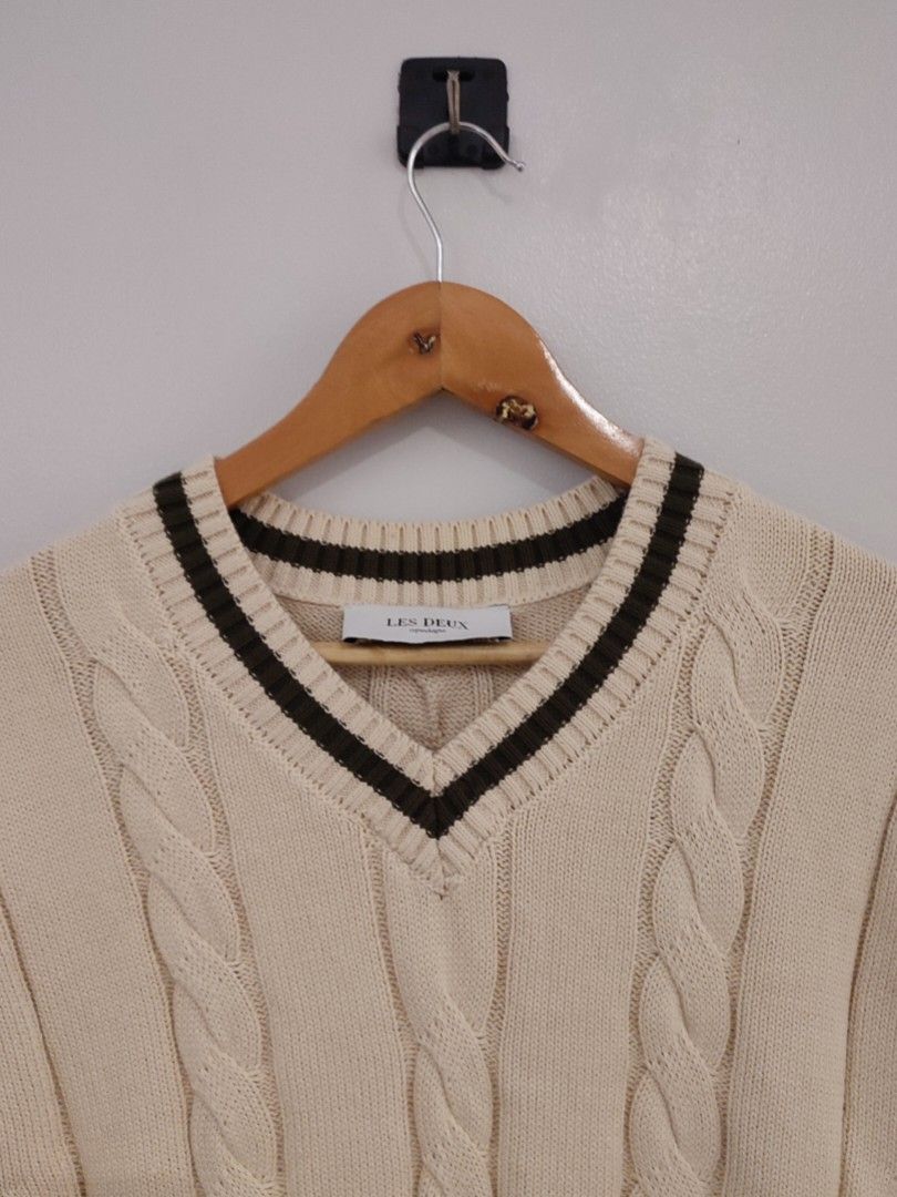 Les Deux Knitted Vest (Category: Vests) located in Ibajay. Submitted by trendholicrepublique (Listing ID 1466265537, Image 2). Description: Les Deux Knitted Vest 429 PHP Color Rate 10/10 Large Size (22 x 27) Very Good to Excellent Condition.