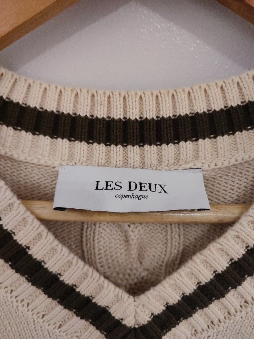 Les Deux Knitted Vest (Category: Vests) located in Ibajay. Submitted by trendholicrepublique (Listing ID 1466265537, Image 3). Description: Les Deux Knitted Vest 429 PHP Color Rate 10/10 Large Size (22 x 27) Very Good to Excellent Condition.