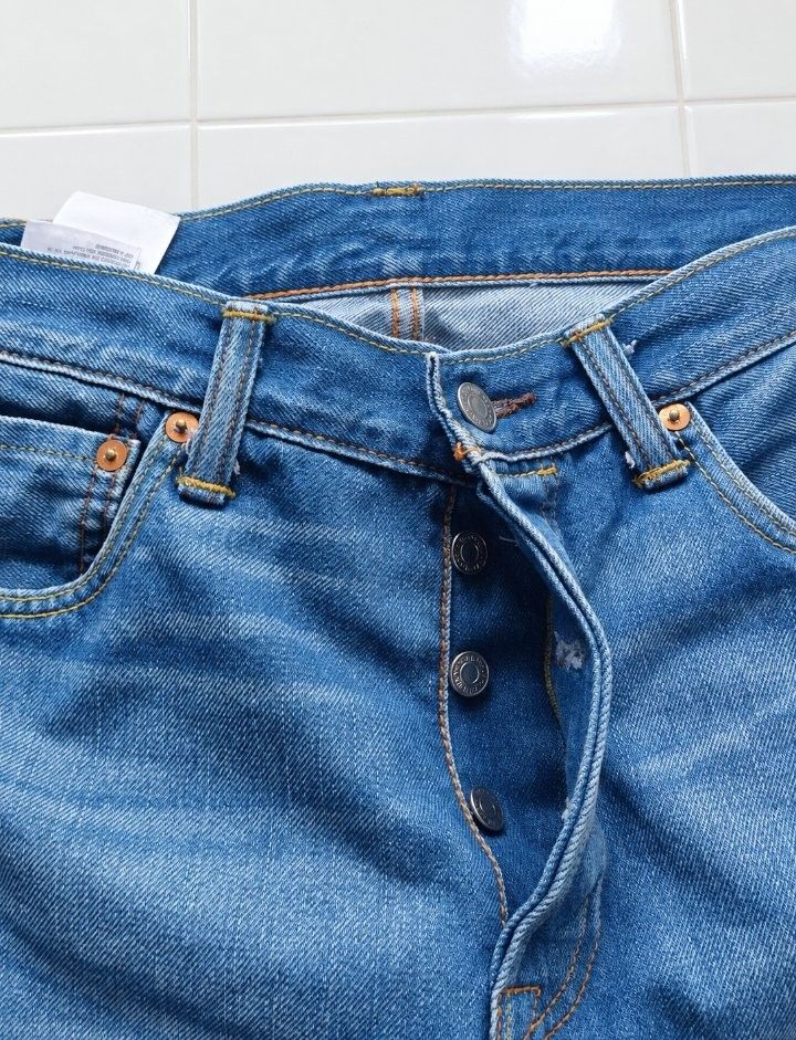 Levis 501 jeans (Category: Jeans) located in Imus. Submitted by ukay_everyday05 (Listing ID 1466248554, Image 3). Description: .
