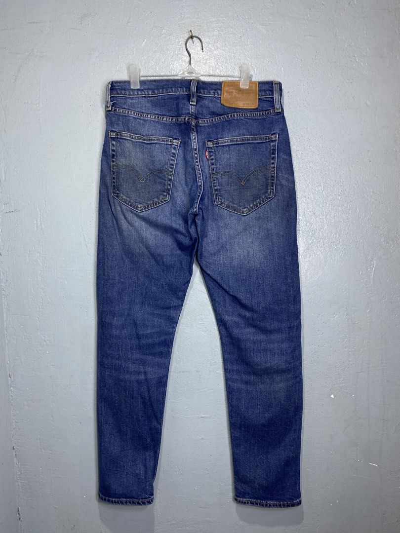 Levi's 512 Slim Taper Jeans W30 L30 (Category: Jeans) located in Bacong. Submitted by crommermann (Listing ID 1466291913, Image 1). Description: Levis Premium 512 🏷️ + 90 shipping fee -Dimes Waistline 30 Length 39 Leg Open 11 Hem 6.5 -Condition 9.5/10 -Color Rate 9.5/10 Excellent Condition Color may vary due to lightning Very Presentable when Worn Need Wash Pm/Dm Visayas Dumaguete loc J&T Courier Express 🚛🚛🚛.