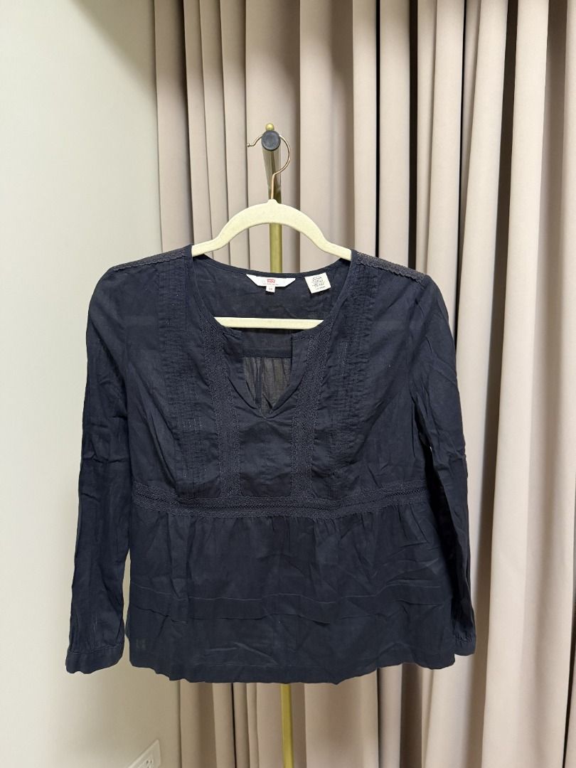 LEVIS Black Blouse in XS (Category: Longsleeves) located in Marikina City. Submitted by tashdeclutters. (Listing ID 1466210210, Image 1). Description: ✨ LEVIS Black Blouse in XS - P690 ✨ Condition 3: Good/Lightly Used 🛍️ Purchased in: Philippines ✨ @tashdeclutters ✨ Created to share the things that no longer spark joy with Tash — and hopefully, let them spark joy for someone else. 🤍 📌 SHOP POLICIES • Prices posted are FINAL. • NO LOWBALLERS. I