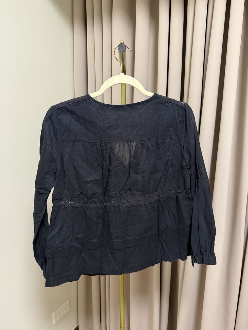 LEVIS Black Blouse in XS (Category: Longsleeves) located in Marikina City. Submitted by tashdeclutters. (Listing ID 1466210210, Image 2). Description: ✨ LEVIS Black Blouse in XS - P690 ✨ Condition 3: Good/Lightly Used 🛍️ Purchased in: Philippines ✨ @tashdeclutters ✨ Created to share the things that no longer spark joy with Tash — and hopefully, let them spark joy for someone else. 🤍 📌 SHOP POLICIES • Prices posted are FINAL. • NO LOWBALLERS. I