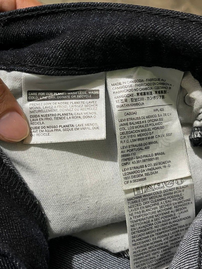 LEVIS BLACK DENIM JEANS (Category: Jeans) located in Davao. Submitted by nmd.archives (Listing ID 1466187500, Image 3). Description: Size: 30 Length: 41.5 Hem: 7 Color rate and condition: 9.8/10 No issue.