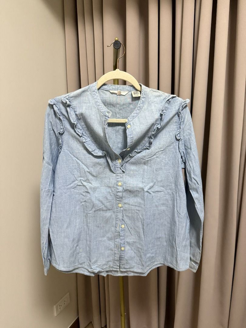 LEVIS Blue Blouse Blouse in XS (Category: Blouses) located in Marikina City. Submitted by tashdeclutters. (Listing ID 1466219650, Image 1). Description: ✨ LEVIS Blue Blouse Blouse in XS - P690 ✨ Condition3: Good/Lightly Used 🛍️ Purchased in: Philippines ✨ @tashdeclutters ✨ Created to share the things that no longer spark joy with Tash — and hopefully, let them spark joy for someone else. 🤍 📌 SHOP POLICIES • Prices posted are FINAL. • NO LOWBAL