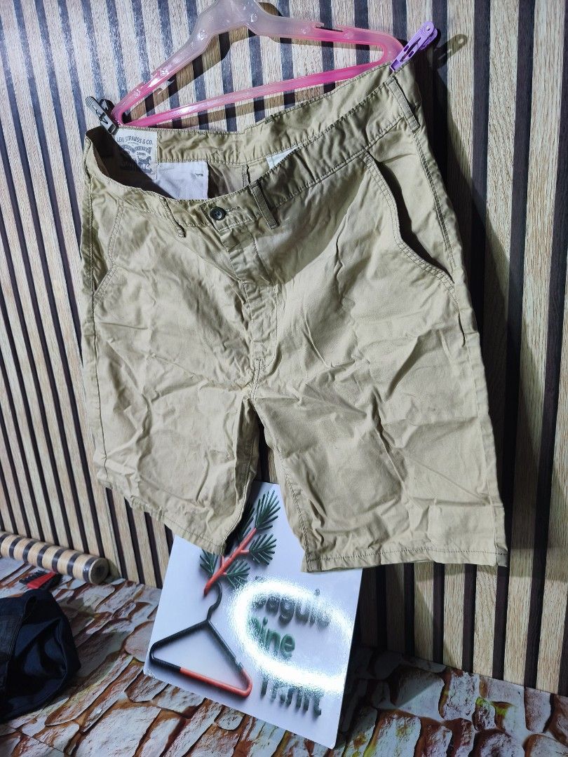 Levi's Chino Short (Category: Chinos) located in Baguio. Submitted by baguiopinethrift (Listing ID 1466159000, Image 2). Description: Levis Chino Short Very Good Condition Size: 38, Lenght 23in Price: 450 Loc: Baguio Open for Shipping PM for other details.🙂.