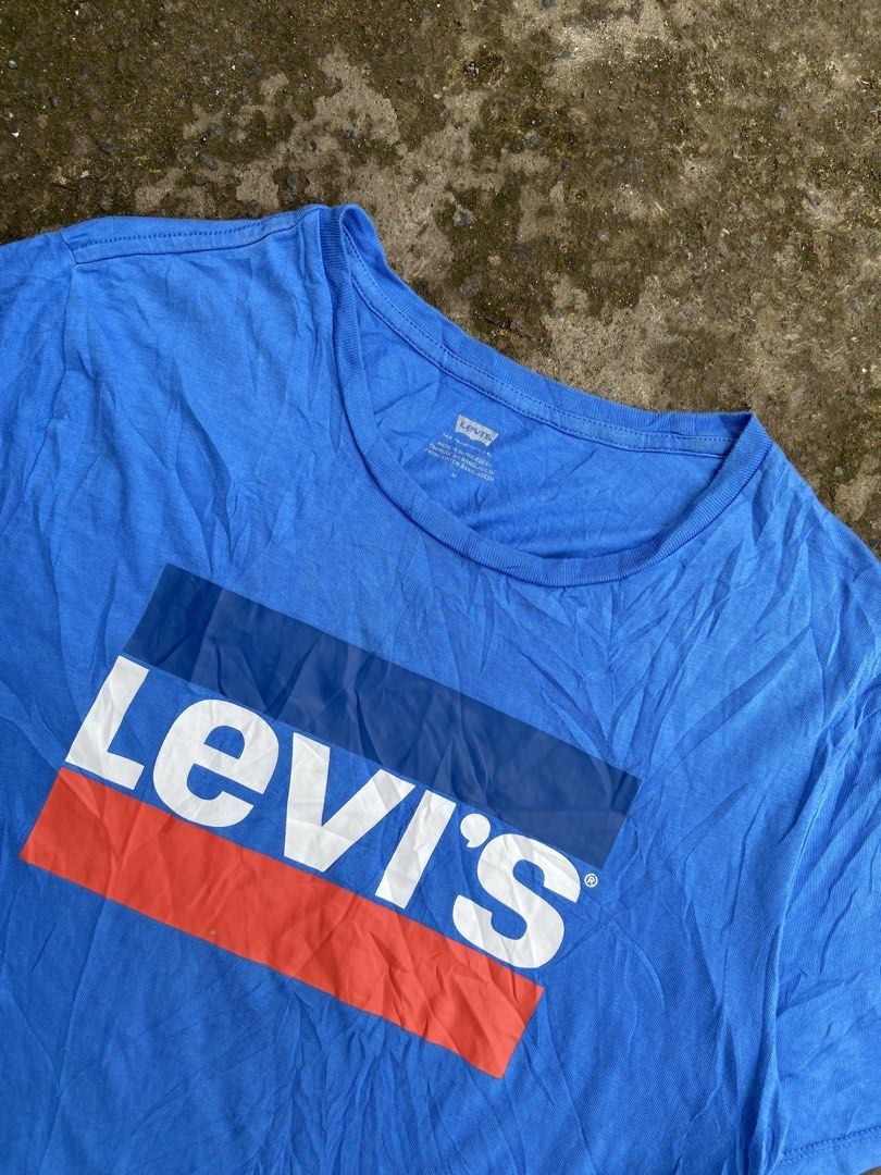 LEVIS COLOR BLOCKED BOX LOGO TEE (Category: Tshirts & Polo Shirts ) located in Davao. Submitted by re.worn082 (Listing ID 1466203841, Image 2). Description: •MEDIUM W19 L27 •EXCELLENT CONDITION 🏷️380 ADD SHIP 📩DM.