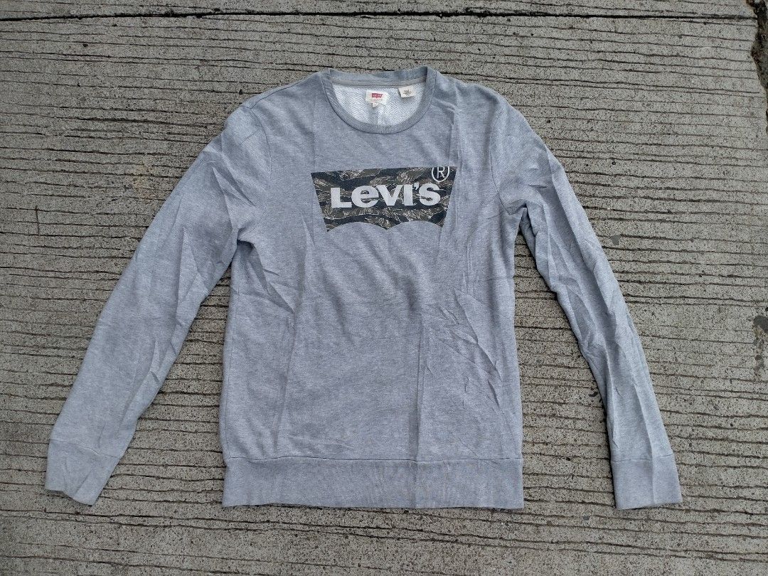 Levi's Grey Camo Box Logo Sweatshirt Size S (Category: Hoodies) located in Davao. Submitted by ervinpolino09 (Listing ID 1466269557, Image 1). Description: - Brand: Levi's - Color: Grey - Size: Small - Design: Camo print box logo with white Levi's lettering - Features: Long sleeves, ribbed cuffs/hem, soft interior fleece lining - Fit: Standard fit - Condition: Great casual piece for cooler weather.