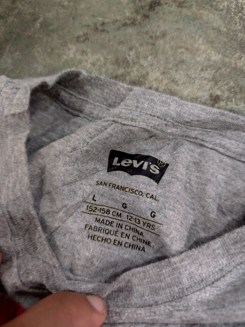 Levi's Grey Long Sleeve (Category: Longsleeves) located in Cordova. Submitted by bsb.streetluxvintage.clothing (Listing ID 1466180244, Image 3). Description: - Brand: Levi's - Item: Grey Long Sleeve T-Shirt with iconic Red Box Logo - Size: Kids Large (fits ages 12-13 years / height 152-158 cm) - Material: Soft and comfortable cotton blend - Design: Crew neck, standard long sleeves, heather grey - Condition: Excellent, great for everyday casual we