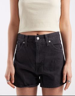 (Category: ) located in . Submitted by savemyoverflowingwardrobe (Listing ID 1466208553, Image 1). Description: .