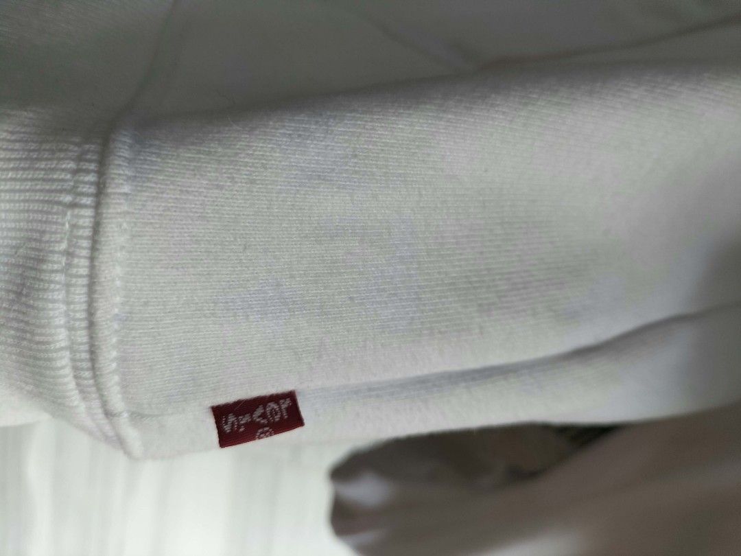 Levi's Hoodie Jacket white (Category: Activewear) located in Manila. Submitted by ramzzyyy (Listing ID 1466200105, Image 3). Description: .