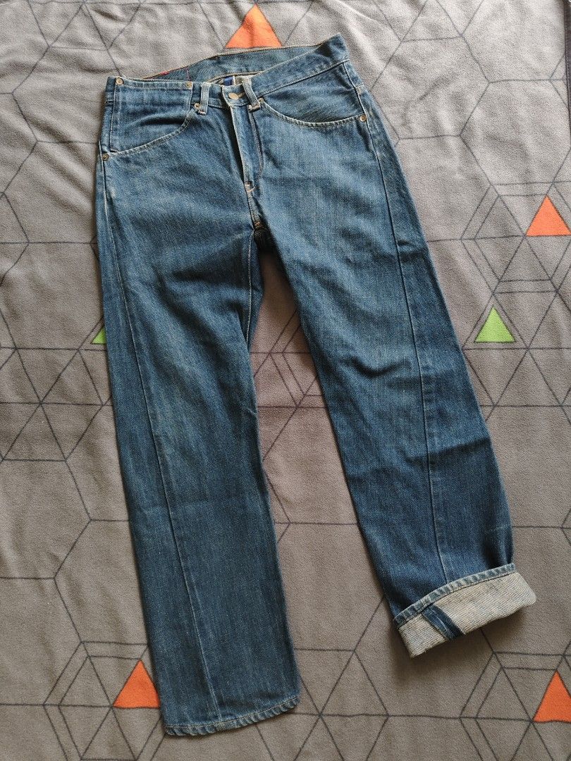 Levis Red 1st Standard Selvedge Jeans❗ (Category: Jeans) located in Bacoor. Submitted by arrrrtt (Listing ID 1466282816, Image 3). Description: Levis Red 1st Standard Selvedge Jeans❗ - Collector's Piece (gem 💎). - near vintage(2007). - European (made in Tunisia). - Distinctive Green Selvedge ID. - Premium materials- a super tight fabric construction that is still soft to wear, Brass YKK zipper. - An exaggerated “anti-fit" allowing for movement a