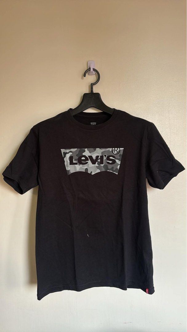 Levis Shirt (Category: Tshirts & Polo Shirts ) located in Manila. Submitted by heiheiha04 (Listing ID 1466274539, Image 1). Description: Levis shirt (Black) Medium Condition: 8.5/10 ₱ 120 Dimension: Width: 19 inches Length: 25 inches.