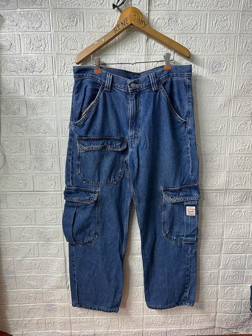 LEVIS SLAY LOOSE workware cargo PANTS (Category: Jeans) located in Bacoor. Submitted by arlenelamery (Listing ID 1466336038, Image 1). Description: LEVI’S STAY LOOSE WORKWEAR CARGO PANTS AUTHENTIC EXCELLENT CONDITION NO ISSUE SIZE ACTUAL VIA TAPE MEASURE W32-34 L40 HEM 9 LEG 13 PRICE 1850 + SF PM MODE OF PAYMENT TRU GCASH LOC CAVITE.