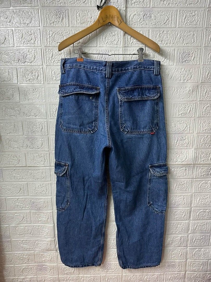 LEVIS SLAY LOOSE workware cargo PANTS (Category: Jeans) located in Bacoor. Submitted by arlenelamery (Listing ID 1466336038, Image 2). Description: LEVI’S STAY LOOSE WORKWEAR CARGO PANTS AUTHENTIC EXCELLENT CONDITION NO ISSUE SIZE ACTUAL VIA TAPE MEASURE W32-34 L40 HEM 9 LEG 13 PRICE 1850 + SF PM MODE OF PAYMENT TRU GCASH LOC CAVITE.