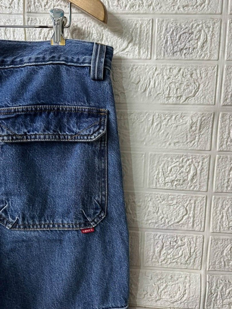 LEVIS SLAY LOOSE workware cargo PANTS (Category: Jeans) located in Bacoor. Submitted by arlenelamery (Listing ID 1466336038, Image 3). Description: LEVI’S STAY LOOSE WORKWEAR CARGO PANTS AUTHENTIC EXCELLENT CONDITION NO ISSUE SIZE ACTUAL VIA TAPE MEASURE W32-34 L40 HEM 9 LEG 13 PRICE 1850 + SF PM MODE OF PAYMENT TRU GCASH LOC CAVITE.