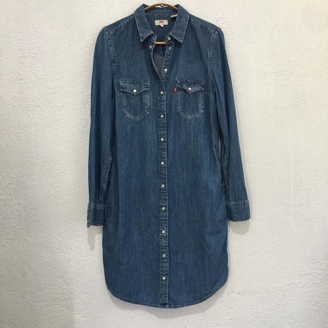 Levi's soft denim buttondown dress (Category: Dresses) located in Subic. Submitted by ayvee.ph (Listing ID 1466157768, Image 3). Description: Levi's soft denim buttondown dress Verry pretty Rfs: Not my style 🙂 With side pockets Not stretchy 🏷Excellent condition Never worn No when worn No flaws / No issue Size: S on tag Bust: Upto 38 Shoulder: 15 L: 36 inches ✅Measured cia tape measure ✅Color may differ due to lighting/camera used Price: 1000 (l