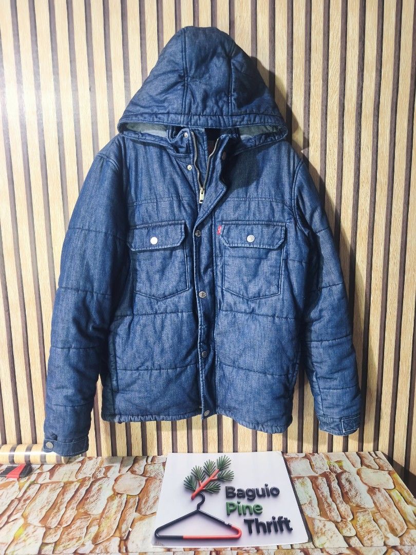 Levi's Thermore Puffer Jacket (Category: Coats, Jackets and Outerwear) located in Baguio. Submitted by baguiopinethrift (Listing ID 1466159104, Image 2). Description: LEVI'S Thermore Puffer Jacket Removable hood Water repellent Excellent Condition Size: Medium (22x27) Price: 1600 Loc: Baguio Open for Shipping PM for other details.🙂.