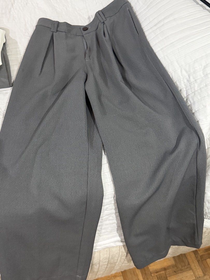 LIBÉ Gray Pleated Trousers Size S (Category: Trousers) located in Quezon City. Submitted by afternoonstore (Listing ID 1466211675, Image 1). Description: - Brand: LIBÉ - Size: Small - Style: Tailored fit with front pleats and belt loops - Color: Versatile neutral gray (matches any top) - Occasion: Ideal for office wear or casual outings - Condition: Clean and well-maintained.