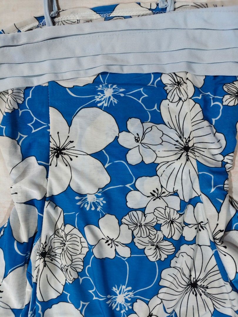 light blue floral Y2K tankini top (Category: Sleeveless) located in Bulacan. Submitted by angel.decluttersx (Listing ID 1466301446, Image 3). Description: s-m ww provided (I'm small bodyframe for reference) stretchable satin fabric material no issue.