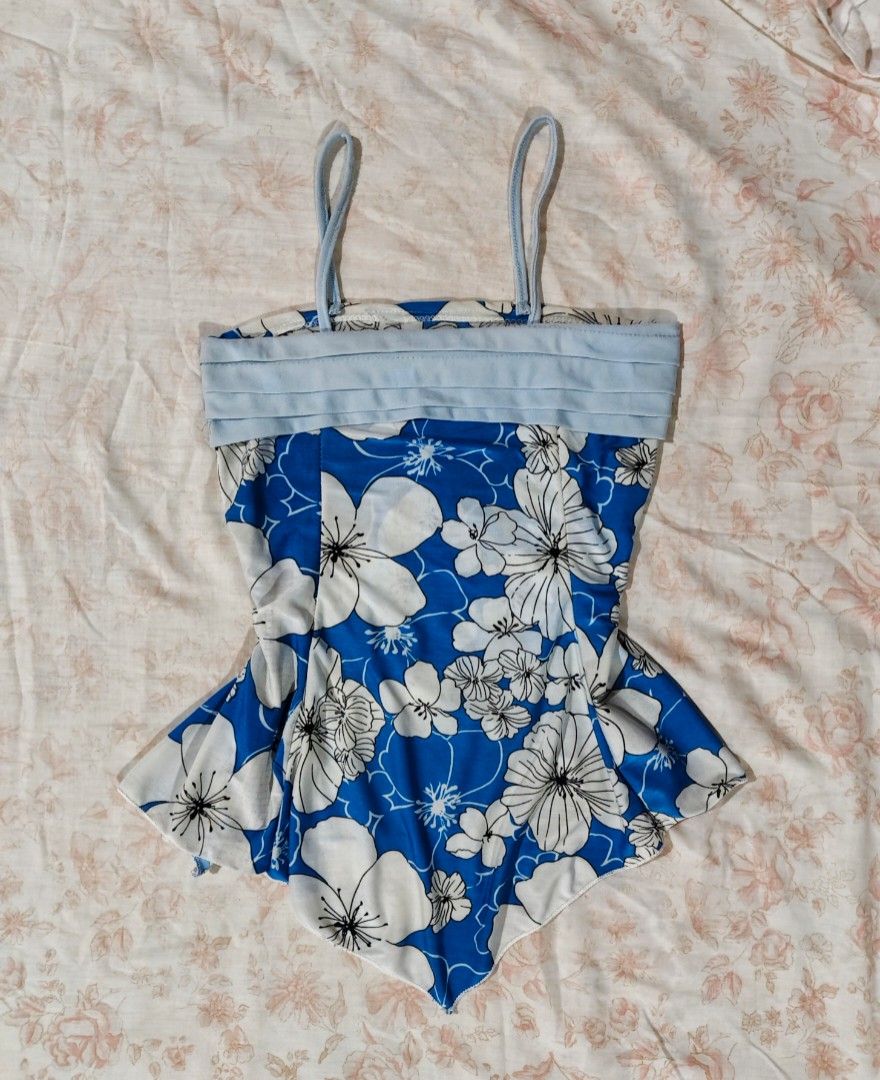 light blue floral Y2K tankini top (Category: Sleeveless) located in Bulacan. Submitted by angel.decluttersx (Listing ID 1466301446, Image 1). Description: s-m ww provided (I'm small bodyframe for reference) stretchable satin fabric material no issue.