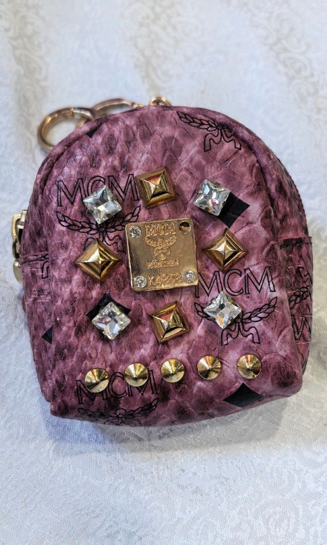 Like New Bag CHARM cute (Category: Wallets & Card holders) located in Tuguegarao City. Submitted by zenphoenix-7ad615 (Listing ID 1466230261, Image 3). Description: Like new BAG CHARM Cute.