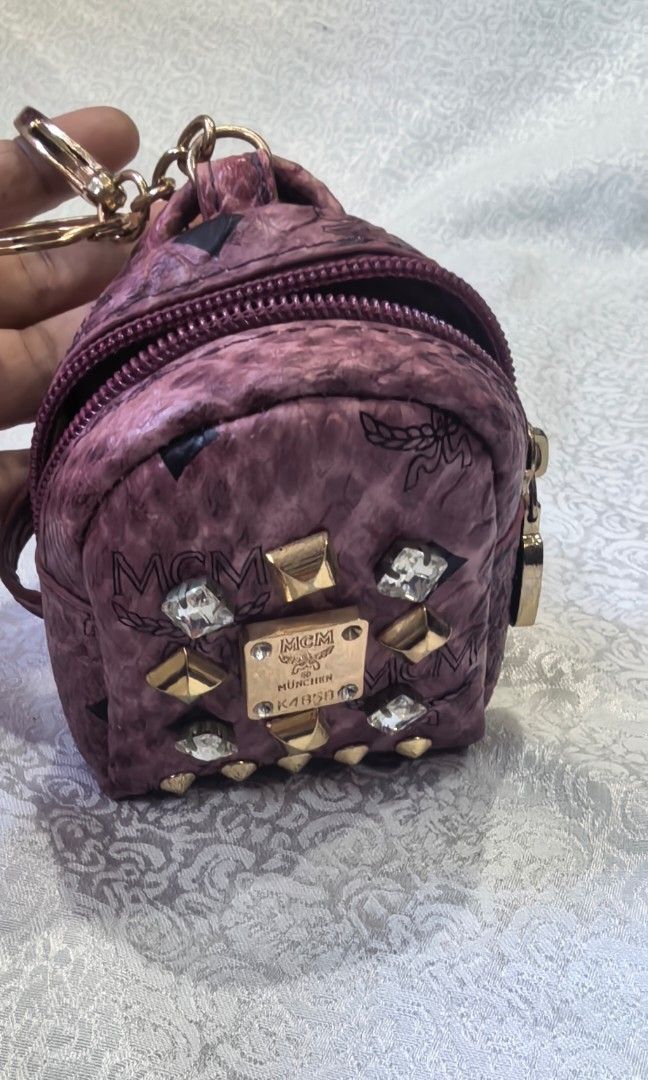 Like New Bag CHARM cute (Category: Wallets & Card holders) located in Tuguegarao City. Submitted by zenphoenix-7ad615 (Listing ID 1466230261, Image 1). Description: Like new BAG CHARM Cute.