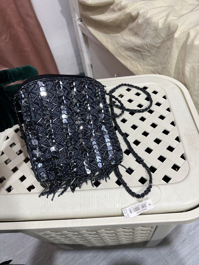 like new handmade beaded silk evening sling bag (Category: Purses & Pouches) located in Baguio. Submitted by mercedeshermosamoran (Listing ID 1466224576, Image 1). Description: L-6 1/2 inches W- 6 inches.