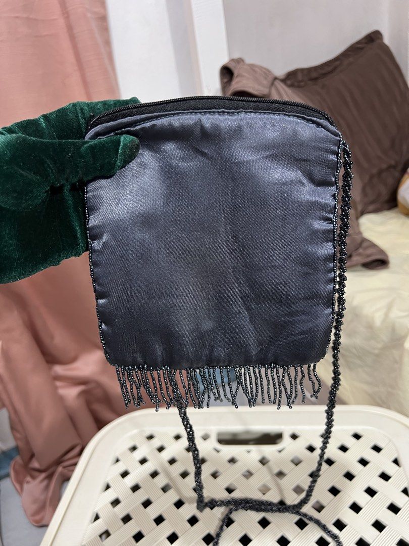 like new handmade beaded silk evening sling bag (Category: Purses & Pouches) located in Baguio. Submitted by mercedeshermosamoran (Listing ID 1466224576, Image 3). Description: L-6 1/2 inches W- 6 inches.