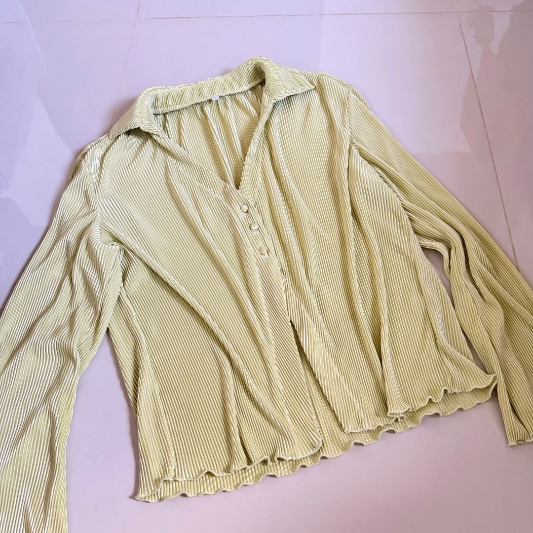 Lime Green Pleated Coordinates (Category: Sets or Coordinates) located in Baliuag. Submitted by dubu.preloved (Listing ID 1466274289, Image 2). Description: Lime Green Pleated Coordinates from IG Local Shop - Worn Once ✨ Condition: 9/10 📏 Best Fit: M-L 🚚 Shipping available via JNT/Flash 📍 Meet-up: Baliuag, Bulacan.