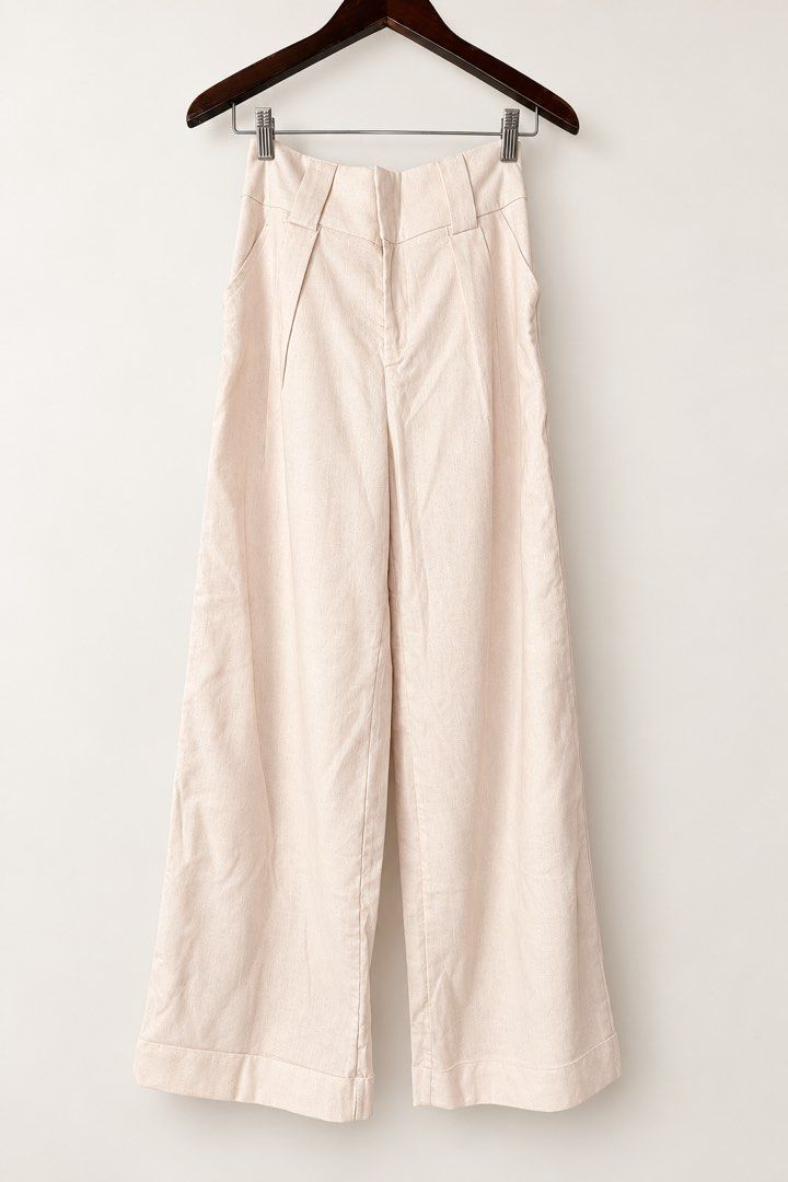 Linen Pants – Size M (Category: Other Bottoms) located in Makati City. Submitted by thecloset.edit.ph (Listing ID 1466282803, Image 1). Description: Elegant and easy-to-style linen pants High-waisted with front pleats, side pockets, belt loops, and a relaxed wide-leg cut. Lightweight neutral cream/beige shade—very classy and perfect for casual, office, or resort wear. Size: Medium Material: Linen / linen blend Color: Cream / Natural Beige Looks g