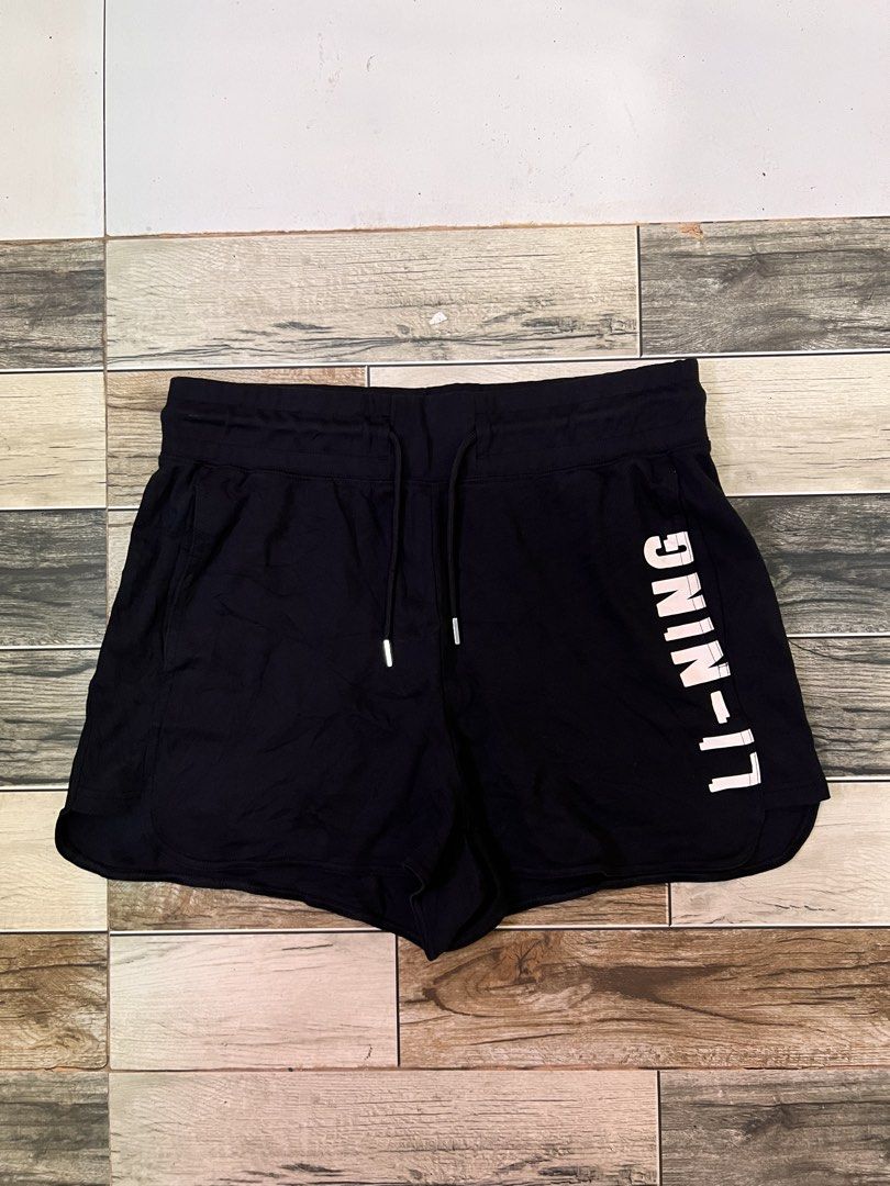 Lining cotton shorts (Category: Shorts) located in Silay City. Submitted by jeffreyxsummer (Listing ID 1466249105, Image 2). Description: See photo for more details.