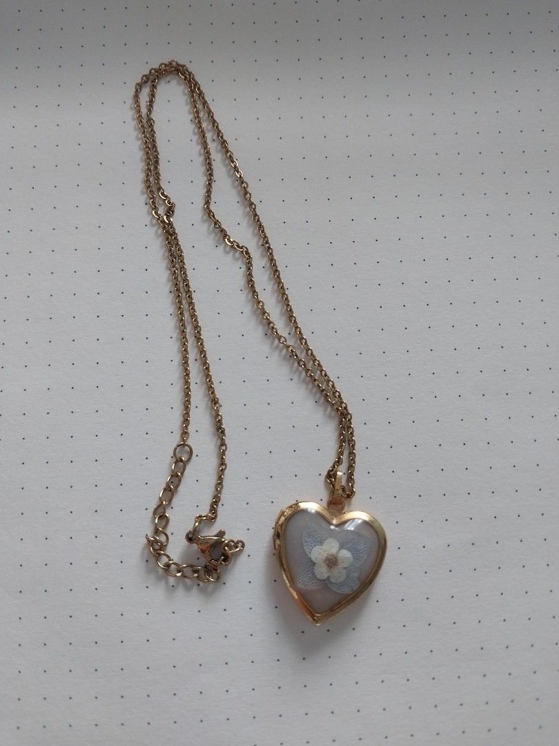 Locket necklace (Category: Necklaces) located in Bulacan. Submitted by chi.cheezi.choko (Listing ID 1466186264, Image 2). Description: got it back in dec for 1000+ barely used it :// got it costumized at adara.amber on insta.