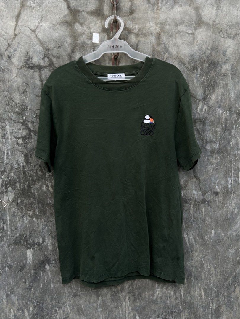 Loewe Tee (Category: Tshirts & Polo Shirts ) located in Tuguegarao City. Submitted by 2giefinds (Listing ID 1466254873, Image 1). Description: Size: MEDIUM on tag *ACTUAL FIT (Large) Dimes: W:20.5 x L:28 Condition: Excellent - used Color Rate: 9.5/10 Issue: very minimal Discoloration neck line.