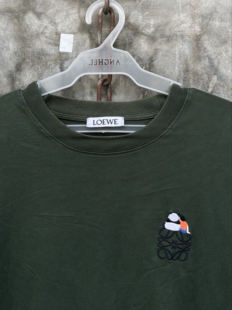 Loewe Tee (Category: Tshirts & Polo Shirts ) located in Tuguegarao City. Submitted by 2giefinds (Listing ID 1466254873, Image 3). Description: Size: MEDIUM on tag *ACTUAL FIT (Large) Dimes: W:20.5 x L:28 Condition: Excellent - used Color Rate: 9.5/10 Issue: very minimal Discoloration neck line.