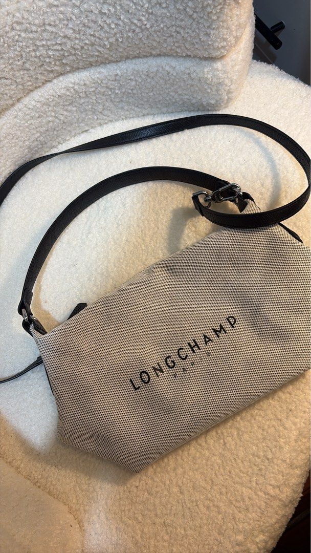 LONGCHAMP 2 WAY (Category: Luxury Bags & Wallets) located in Candaba. Submitted by airamaeten73900 (Listing ID 1466305562, Image 1). Description: nego authentic .