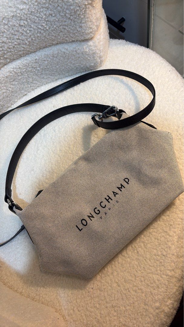 LONGCHAMP 2 WAY (Category: Luxury Bags & Wallets) located in Candaba. Submitted by airamaeten73900 (Listing ID 1466305562, Image 2). Description: nego authentic .