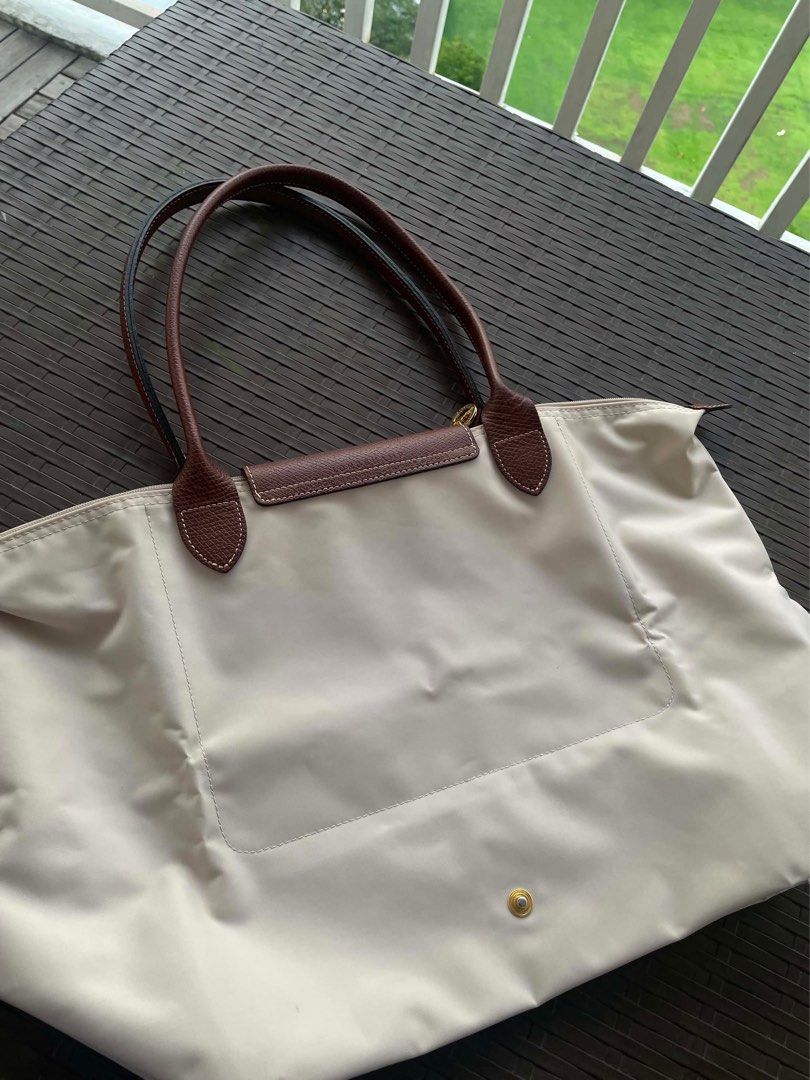 Longchamp Le Pliage Original (Category: Tote Bags) located in Manila. Submitted by ang3loharry (Listing ID 1466283658, Image 3). Description: - Large - Minor ballpen stain - No issue, no damage - Original bought in Portugal - With receipt and bag.