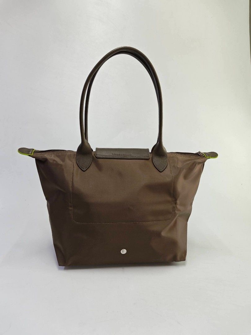 LONGCHAMP medium long handle club le pliage TERRA (Category: Tote Bags) located in Quezon City. Submitted by tanramoni (Listing ID 1466220384, Image 3). Description: .