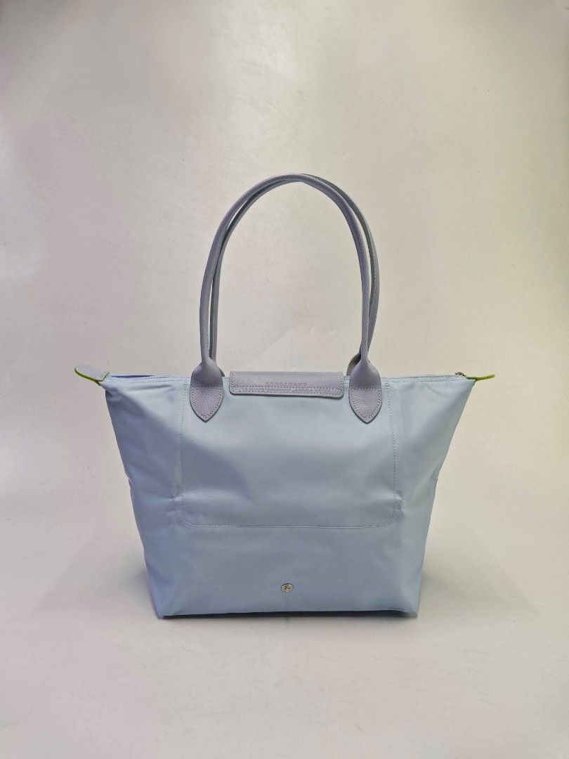LONGCHAMP medium long handle club le pliage BABY BLUE, CEIL (Category: Tote Bags) located in Quezon City. Submitted by tanramoni (Listing ID 1466220607, Image 3). Description: .