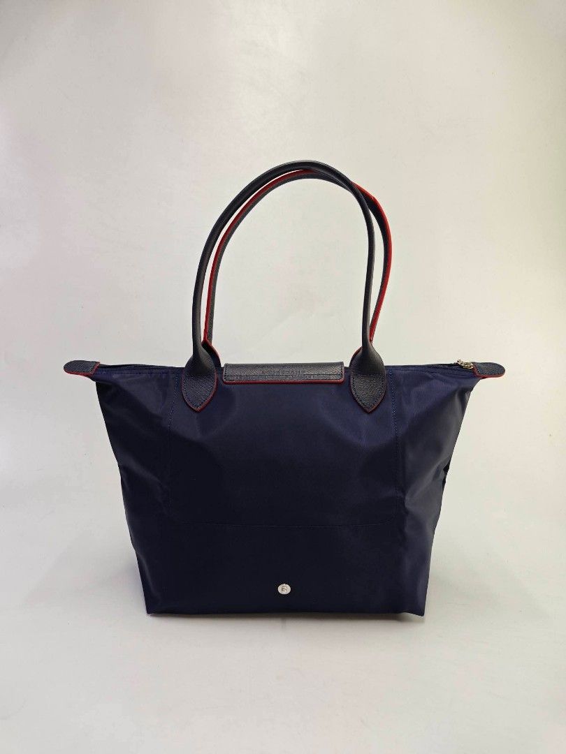 LONGCHAMP medium long handle club le pliage NAVY (Category: Tote Bags) located in Quezon City. Submitted by tanramoni (Listing ID 1466221128, Image 3). Description: .
