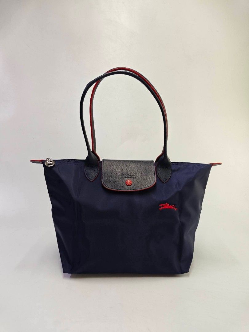 LONGCHAMP medium long handle club le pliage NAVY (Category: Tote Bags) located in Quezon City. Submitted by tanramoni (Listing ID 1466221128, Image 1). Description: .