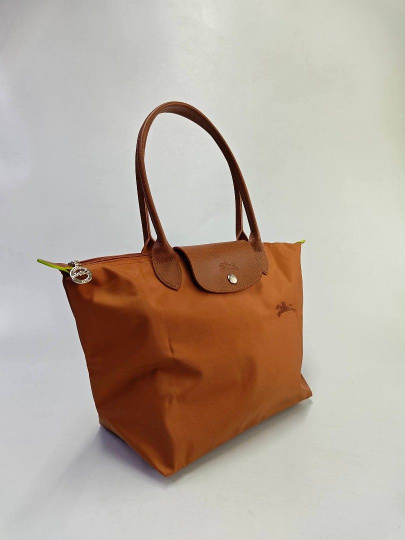 LONGCHAMP medium long handle club le pliage COGNAC (Category: Shoulder Bags) located in Quezon City. Submitted by tanramoni (Listing ID 1466221554, Image 3). Description: .