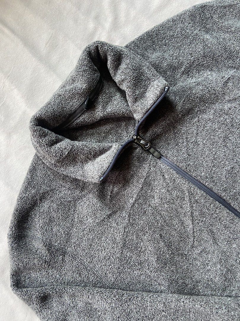 LONGSLEEVE ZIP UP (Category: Coats, Jackets and Outerwear) located in Bacolod City. Submitted by clerkhexx (Listing ID 1466320772, Image 2). Description: UNIQLO FULL ZIP GREY LONG SLEEVE Brand: UNIQLO Measurements: WIDTH 20 LENGHT 25 Mine: 250 Condition of this item 10 - color rate 10- no issue Check every photos for conditions of the item.