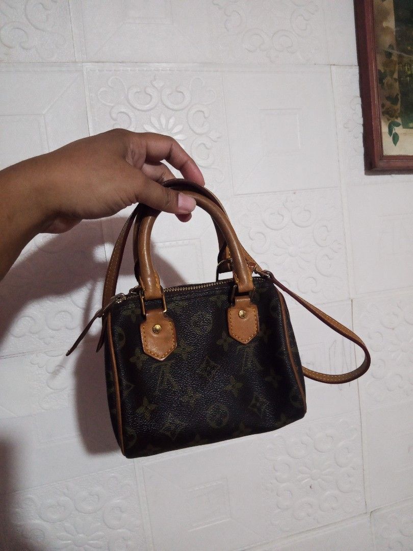 Louis Vuitton (Category: Cross-body Bags) located in Zamboanga. Submitted by alminajammang19 (Listing ID 1466287759, Image 1). Description: Louis Vuitton mini speedy from Japan surplus.