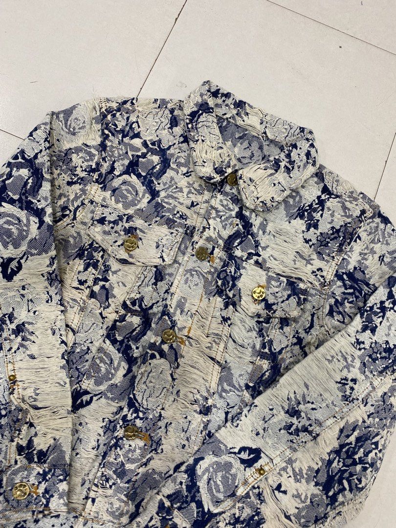 LOUIS VUITTON DENIM JACKET (Category: Coats, Jackets and Outerwear) located in Manila. Submitted by brndn.rgld (Listing ID 1466210027, Image 3). Description: 21 width 25 length Like new condition No issue Pwede pang alis Dm me ur sure offer📲.